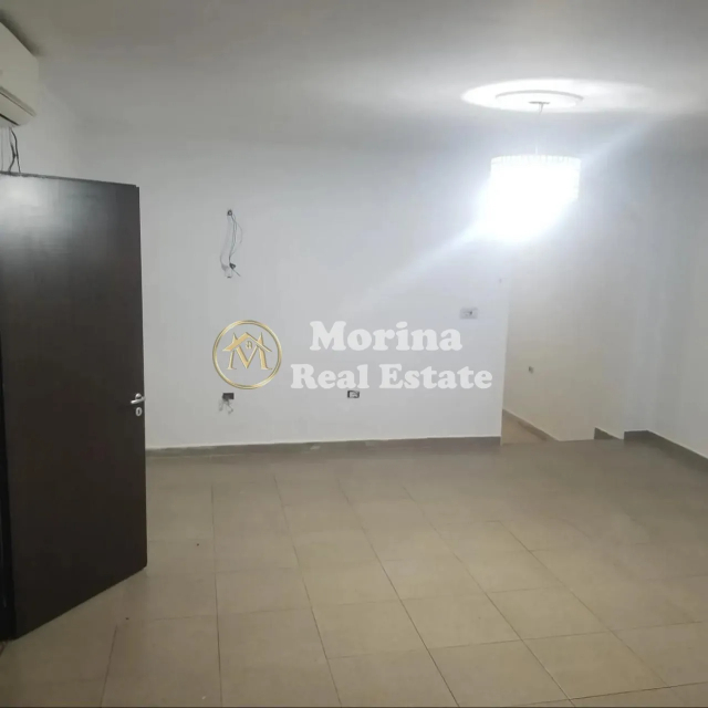 Tirane, jepet me qera ambjent biznesi Kati 1, 70 m² 700 € (Shallvaret)