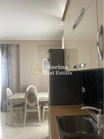 Tirane, jepet me qera apartament 1+1+Ballkon Kati 2, 65 m² 400 € (Kinostudio)