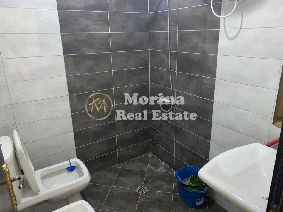Tirane, jepet me qera shtepi 2+1 Kati 3, 100 m² 400 € (Llazar Shapatini)