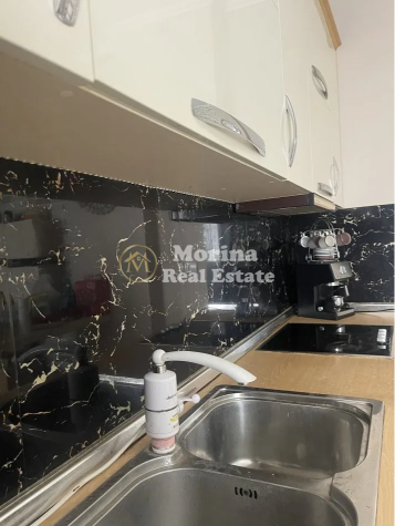 Tirane, jepet me qera apartament 1+1+Ballkon Kati 2, 65 m² 400 € (Kinostudio)