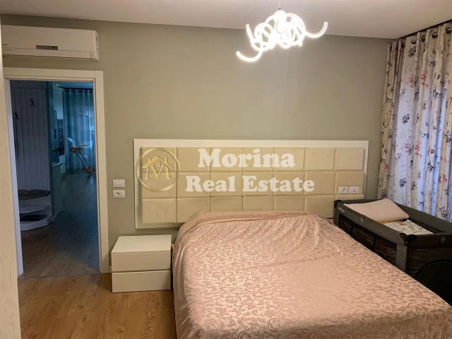 Tirane, jepet me qera apartament 2+1+Ballkon Kati 2, 104 m² 800 € (21 Dhjetori)