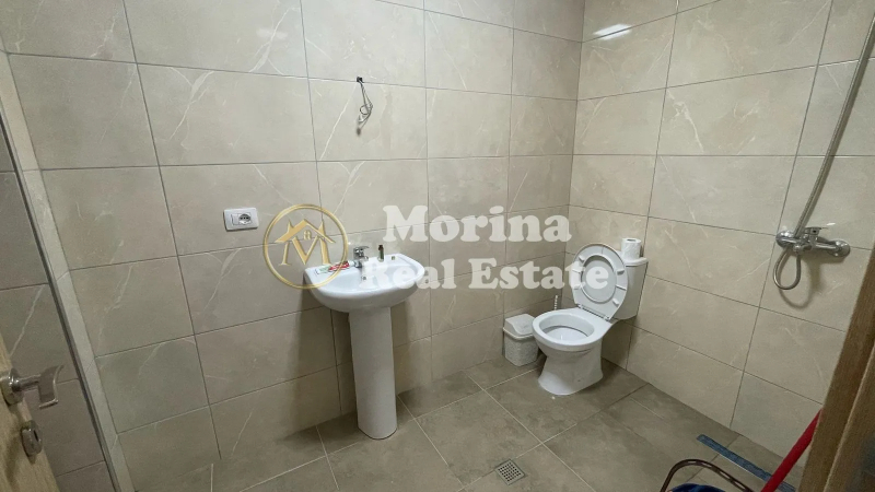 Tirane, jepet me qera apartament 3+1 Kati 3, 113 m² 500 € (Rruga 5 Maji)