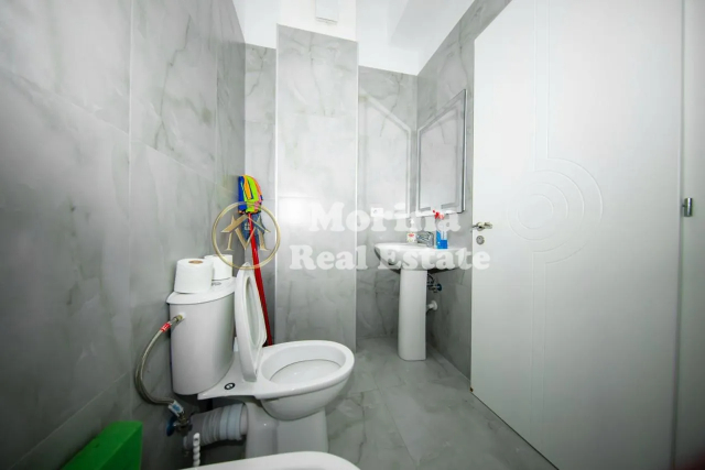 Tirane, jepet me qera apartament 1+1 Kati 9, 65 m² 600 € (Rruga e Dibres)