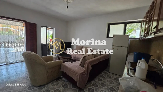Tirane, jepet me qera shtepi 2+1 Kati 1, 80 m² 300 € (Allias)