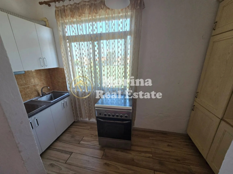 Tirane, jepet me qera apartament 1+1 Kati 3, 60 m² 270 € (Qyteti i Nxenesve)
