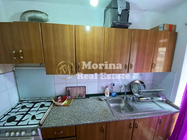Tirane, jepet me qera apartament 1+1 Kati 3, 65 m² 390 € (Shkolla e Bashkuar)