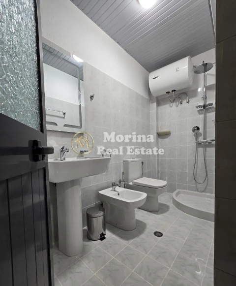 Tirane, jepet me qera apartament 2+1 Kati 1, 75 m² 750 € (Vasil Shanto)