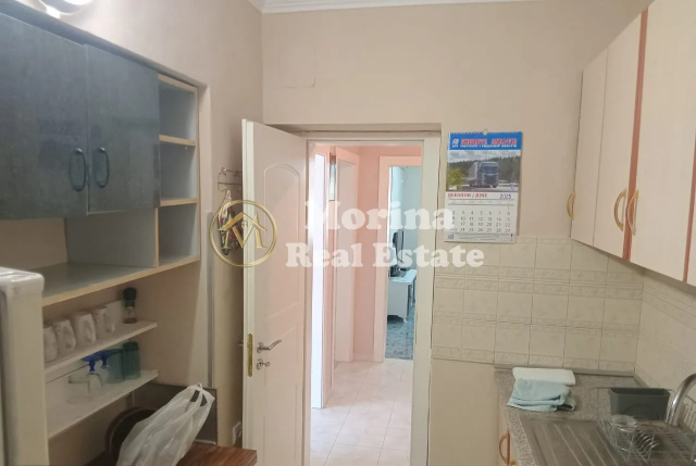 Tirane, jepet me qera apartament 2+1 Kati 1, 80 m² 700 € (Qender)