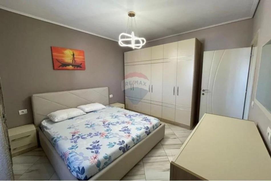 Tirane, jepet me qera apartament 2+1 , (Myslym Shyri)