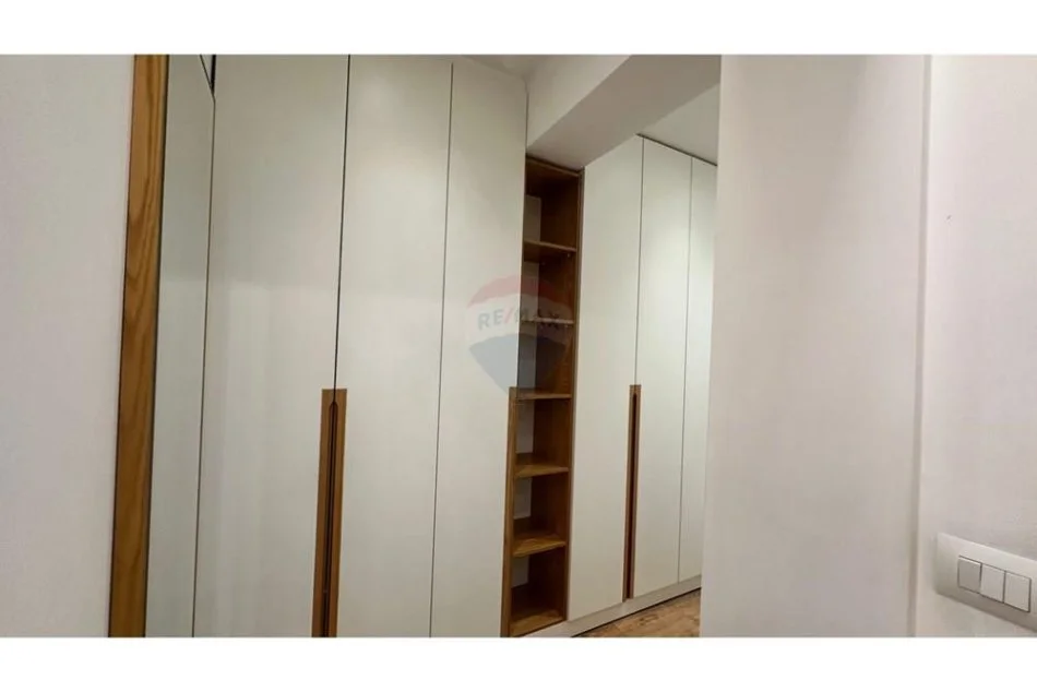 Tirane, jepet me qera apartament 1+1 , 60 m² 600 € (Muhamet Gjollesha)