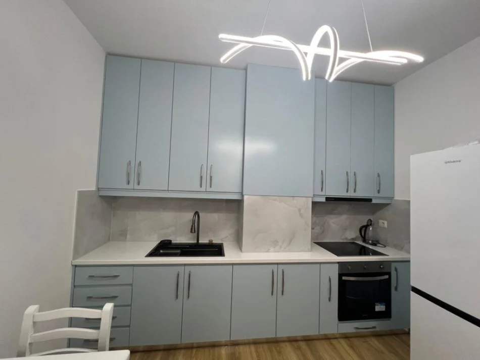 Tirane, jepet me qera apartament 1+1+Ballkon Kati 3, 600 € (FUSHA AVIACIONIT)