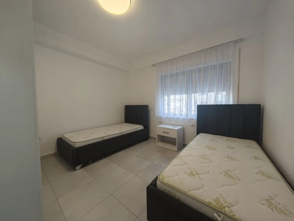 Tirane, jepet me qera 2+1 Kati 2, 650 € (Rruga e Zallit)