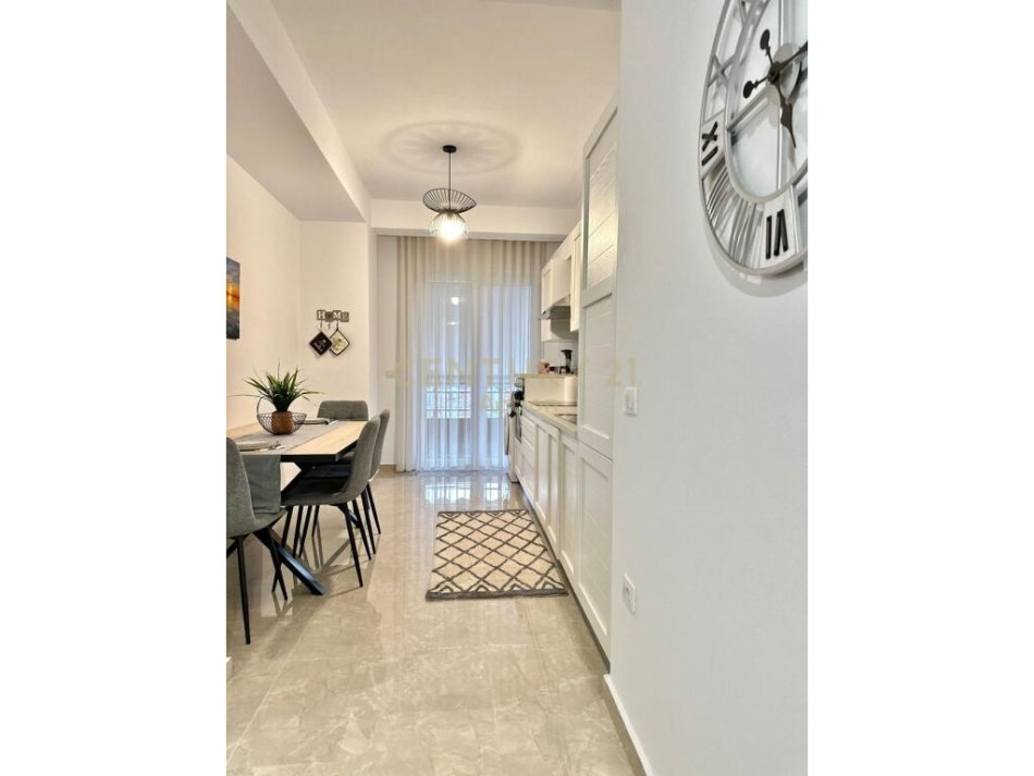 Tirane, jepet me qera apartament 1+1 Kati 4, 95 m² 750 € (MYSLYM SHYRI)