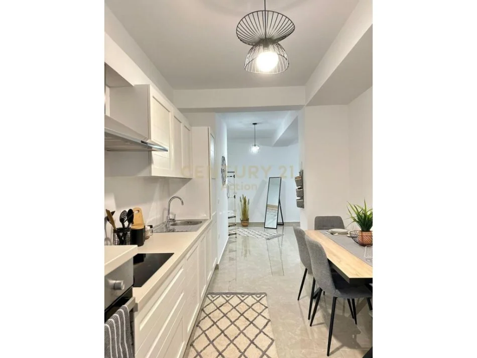Tirane, jepet me qera apartament 1+1 Kati 4, 95 m² 750 € (MYSLYM SHYRI)
