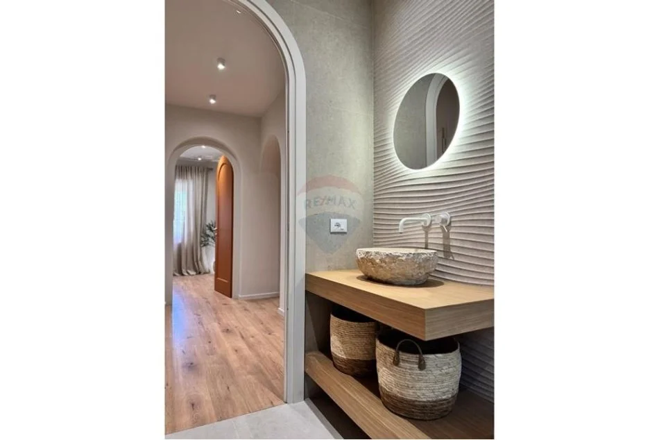 Tirane, jepet me qera apartament 2+1+Ballkon Kati 2, 65 m² 1.000 € (Jepet me qira apartament 2+1 luksoz – Myslym Shyri)