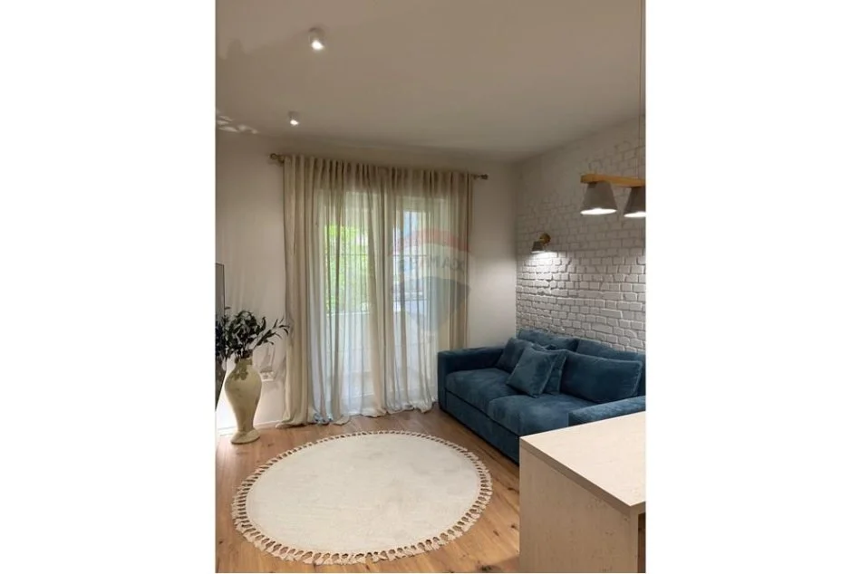 Tirane, jepet me qera apartament 2+1+Ballkon Kati 2, 65 m² 1.000 € (Jepet me qira apartament 2+1 luksoz – Myslym Shyri)