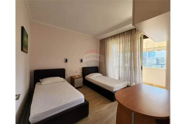 Tirane, jepet me qera apartament 2+1 Kati 9, 100 m² 850  (Rruga Islam Alla)