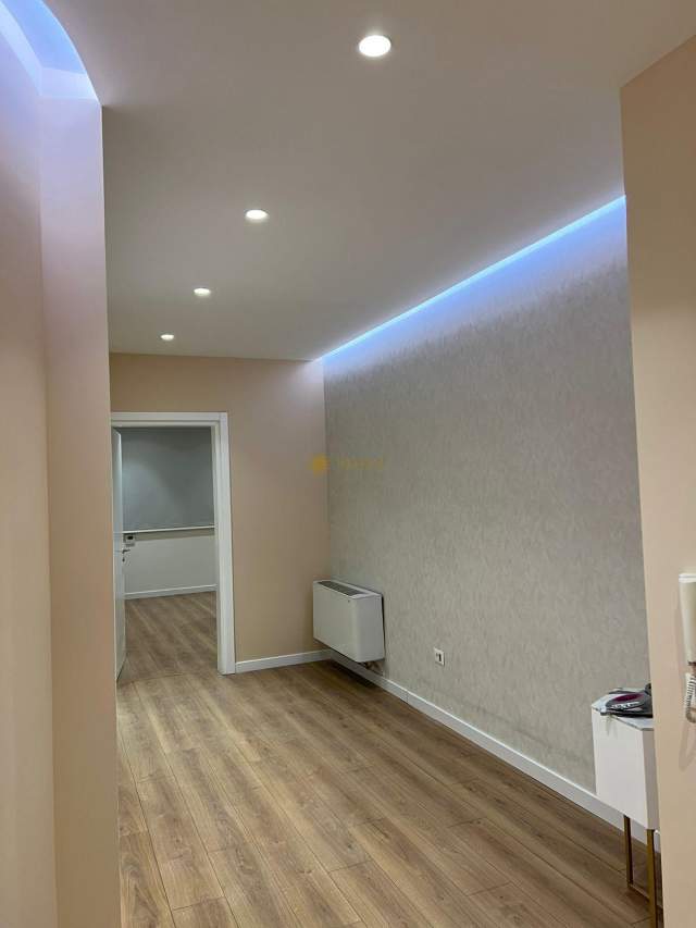 Tirane, jepet me qera zyre Kati 3, 127 m² 800 Euro (Myslym Shyri)