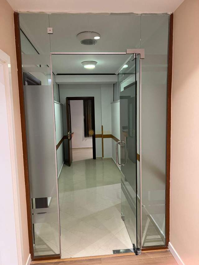 Tirane, jepet me qera zyre Kati 3, 127 m² 800 Euro (Myslym Shyri)