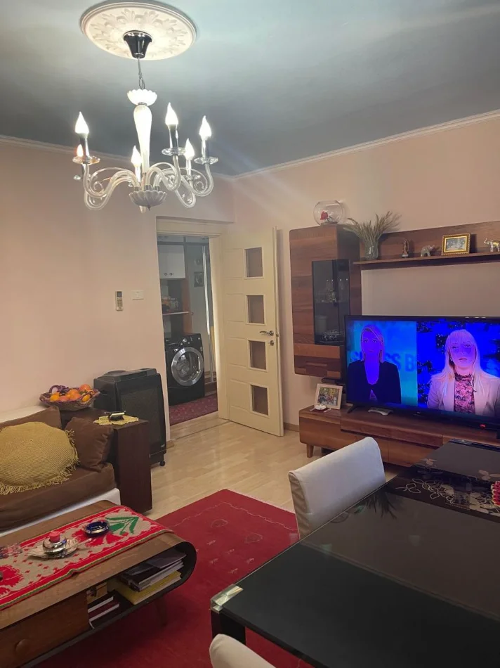 Tirane, jepet me qera apartament 2+1 Kati 4, 650 € 