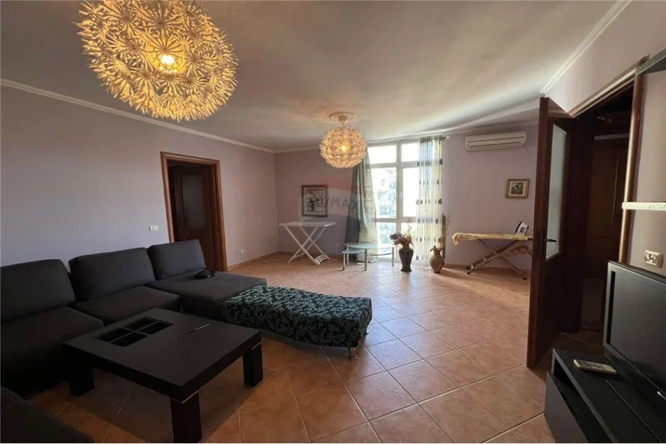 Tirane, jepet me qera apartament 2+1 Kati 9, 100 m² 700 € (Ish Ekspozita)