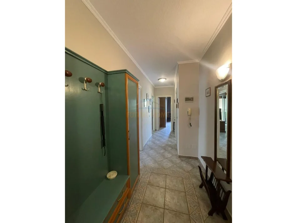 Tirane, jepet me qera apartament 2+1 Kati 4, 78 m² 700 € (MYSLYM SHYRI)