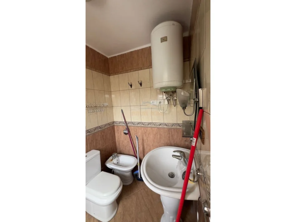 Tirane, jepet me qera apartament 1+1 Kati 5, 60 m² 600 € (MYSLYM SHYRI)