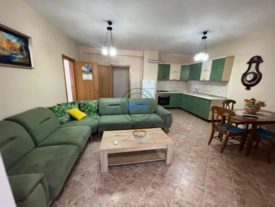 Durres, jepet me qera apartament 2+1+Ballkon , 400 € (muzeumi durres)