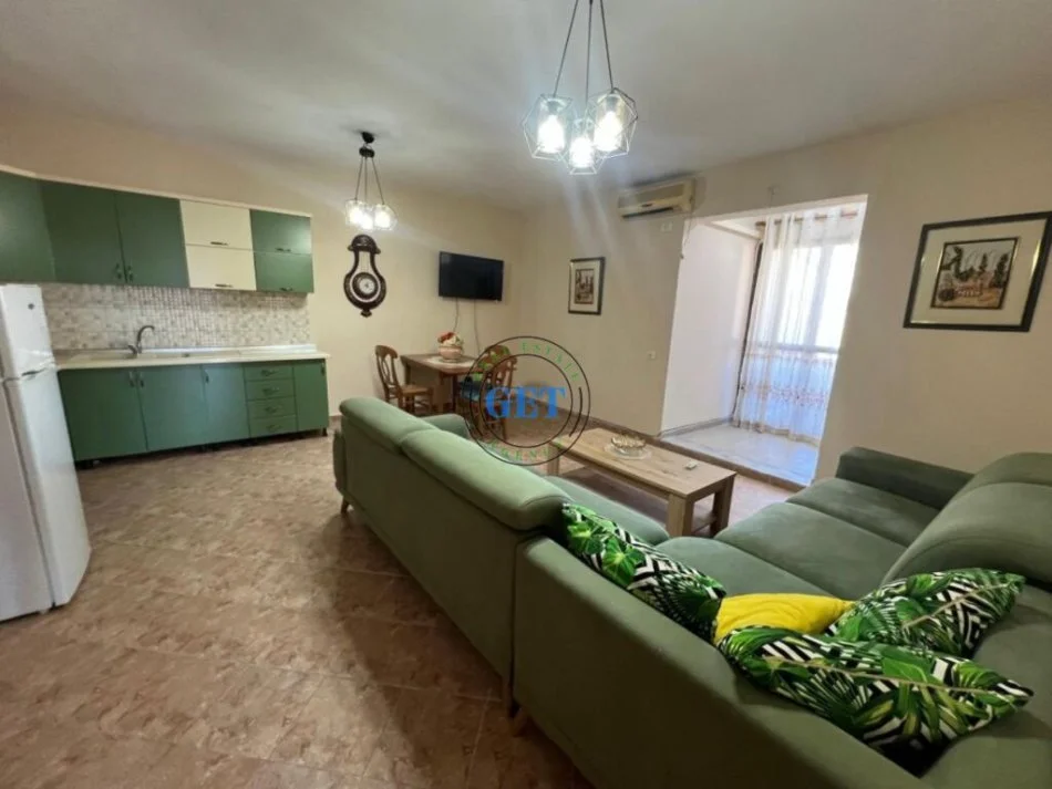 Durres, jepet me qera apartament 2+1+Ballkon , 400 € (muzeumi durres)