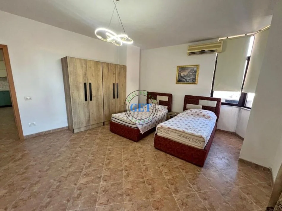 Durres, jepet me qera apartament 2+1+Ballkon , 400 € (muzeumi durres)