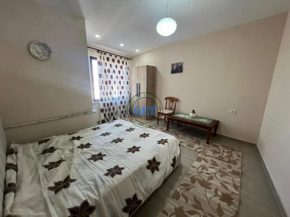 Durres, jepet me qera apartament 2+1+Ballkon , 400 € (muzeumi durres)