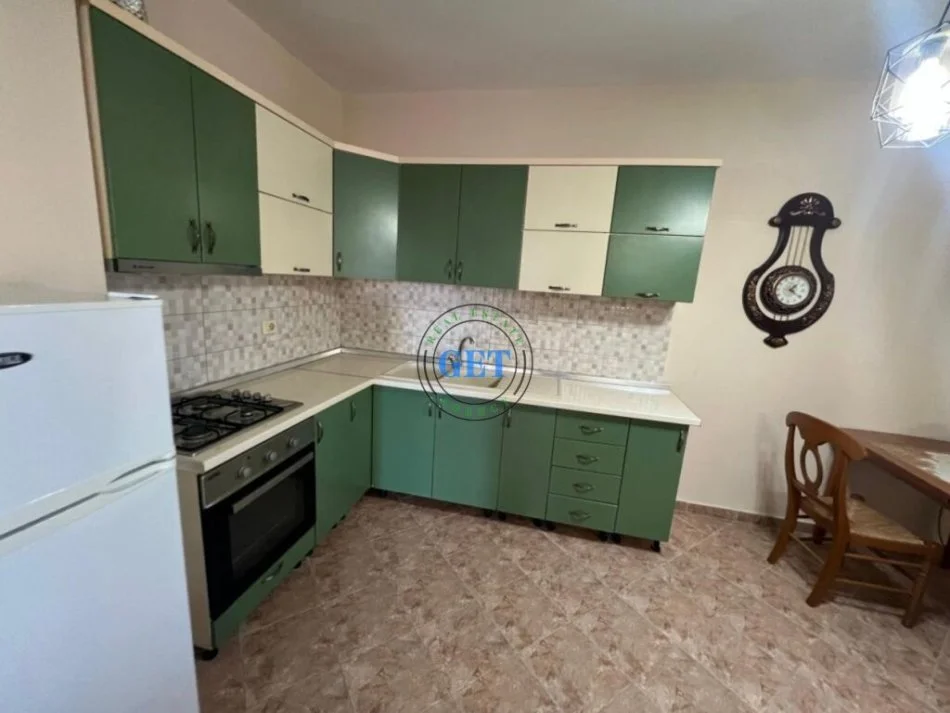 Durres, jepet me qera apartament 2+1+Ballkon , 400 € (muzeumi durres)