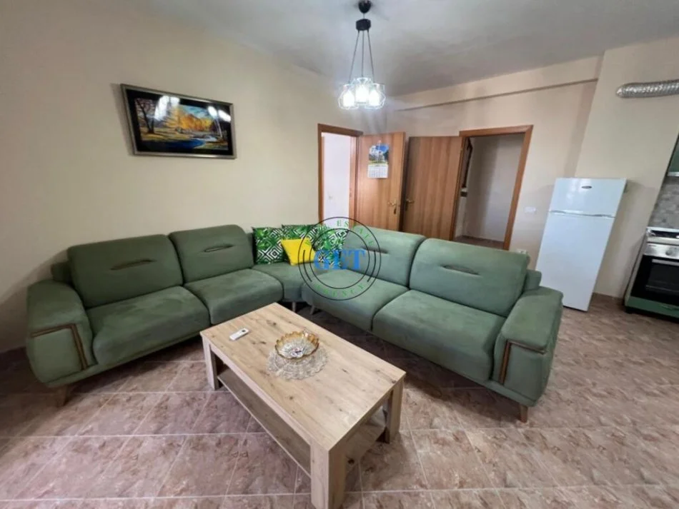 Durres, jepet me qera apartament 2+1+Ballkon , 400 € (muzeumi durres)