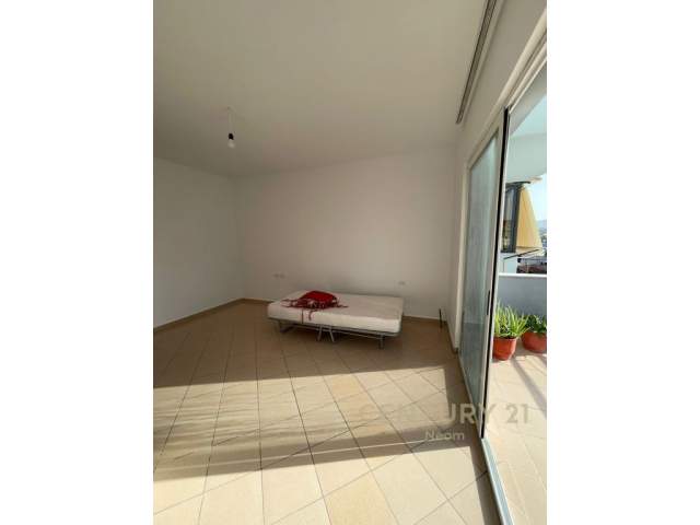 Tirane, jepet me qera apartament 1+1+BLK Kati 5, 77 m² 300 Euro (Don Bosko)