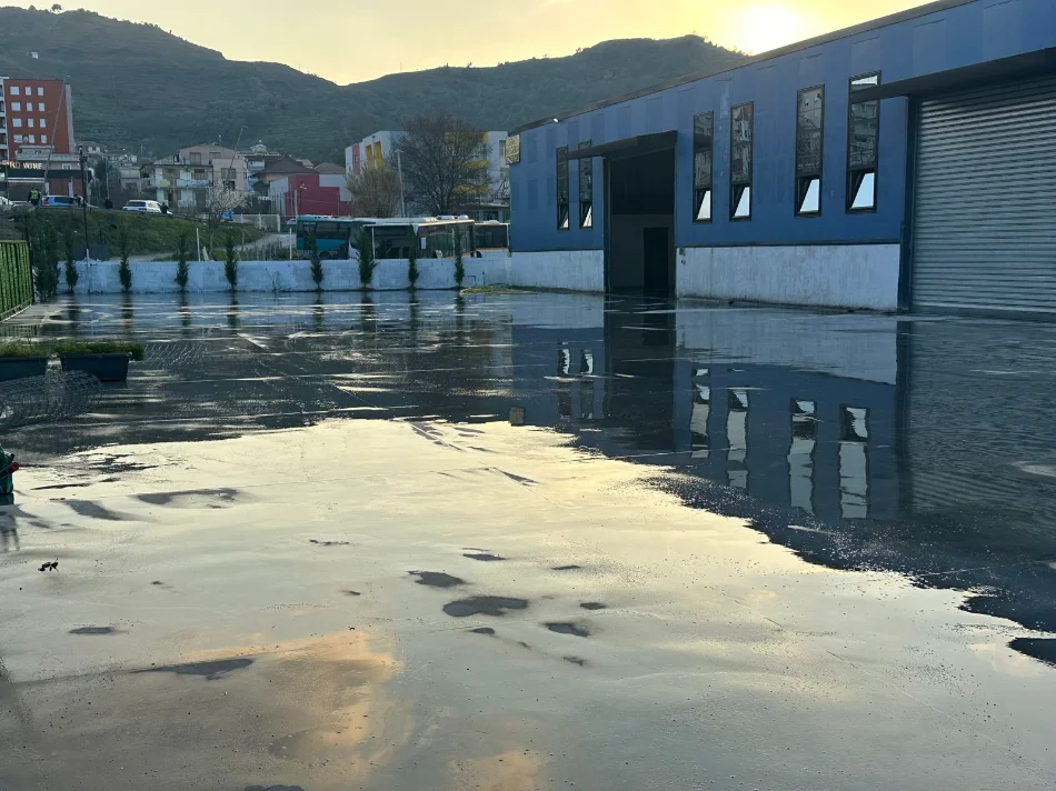 Tirane, jepet me qera magazine Kati 0, 524 m² 2.100 € (VORE)