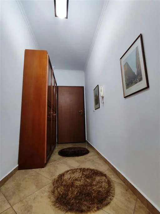 Tirane, jepet me qera apartament 2+1+Ballkon , 850 € (Rruga"Kavajes")