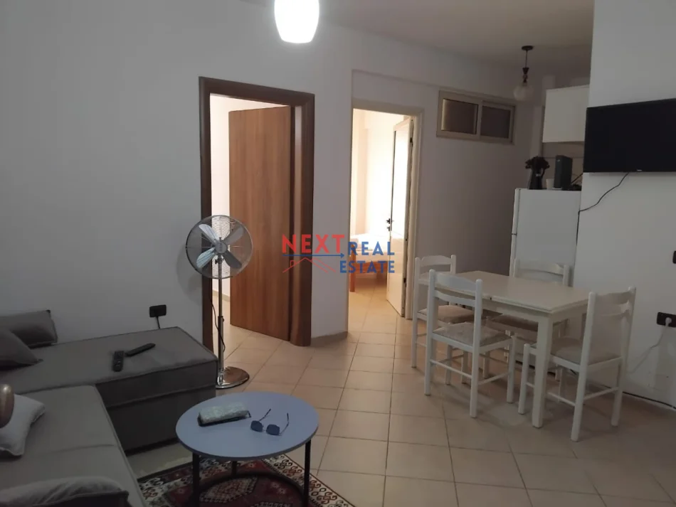 Vlore, jepet me qera apartament 2+1+Ballkon Kati 3, 70 m² 500 € (GJYKATA E RRETHIT GJYQESOR VLORE)