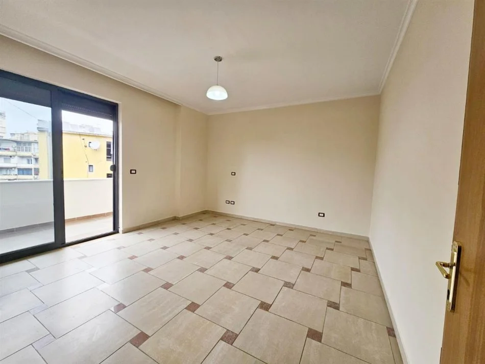 Tirane, jepet me qera apartament 3+1 Kati 4, 1.000 € 