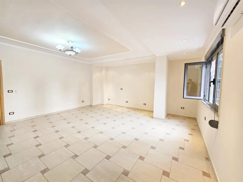 Tirane, jepet me qera apartament 3+1 Kati 4, 132 m² 1.000 € (rruga kajo karafili)