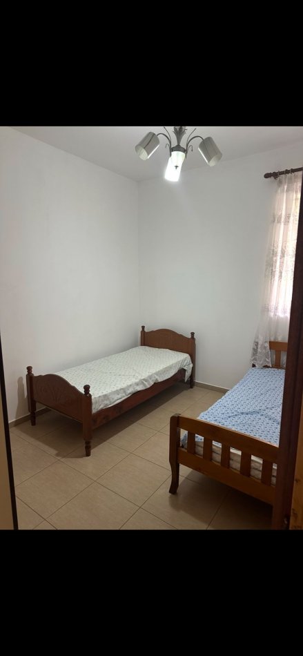 Tirane, jepet me qera apartament 1+1+Ballkon Kati 1, 67 m² 320 € (ne rrugen Preng Doci Tirane.)