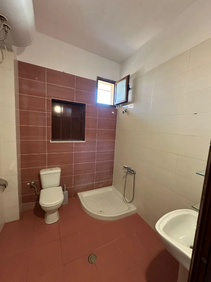 Tirane, jepet me qera apartament 1+1+Ballkon Kati 2, 36 m² 300 € (rruga Havzi Nela afer Bulevardit te ri Tirane)