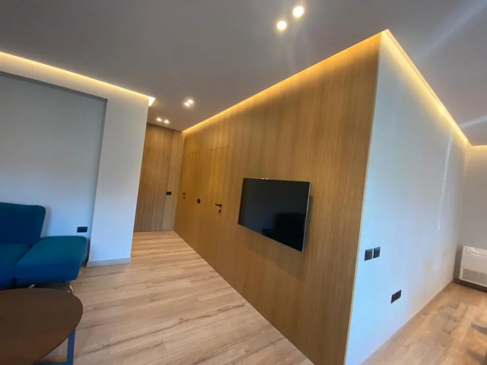 Tirane, jepet me qera apartament 2+1+Ballkon Kati 7, 101 m² 1.000 € (MBIKALIMI KOMUNES)