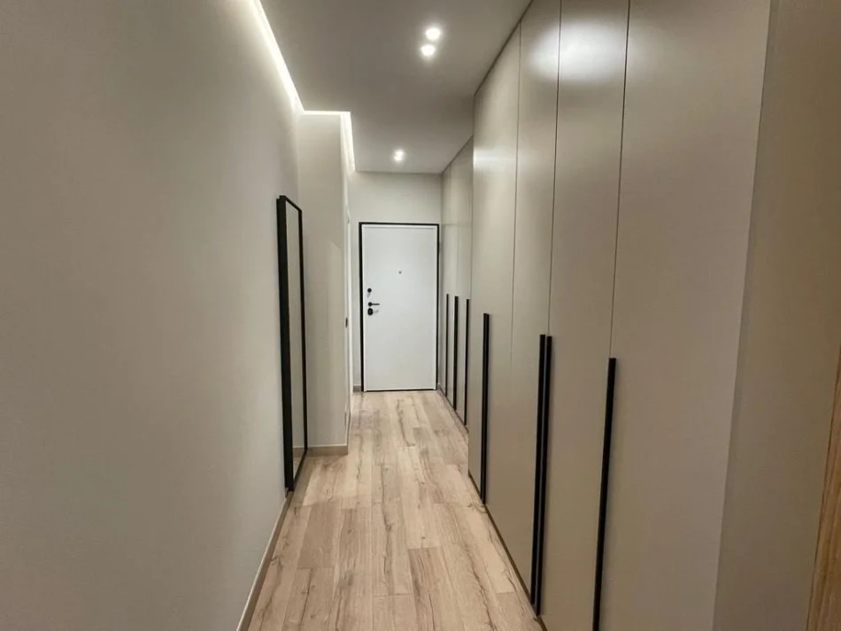 Tirane, jepet me qera apartament 2+1+Ballkon Kati 7, 101 m² 1.000 € (MBIKALIMI KOMUNES)