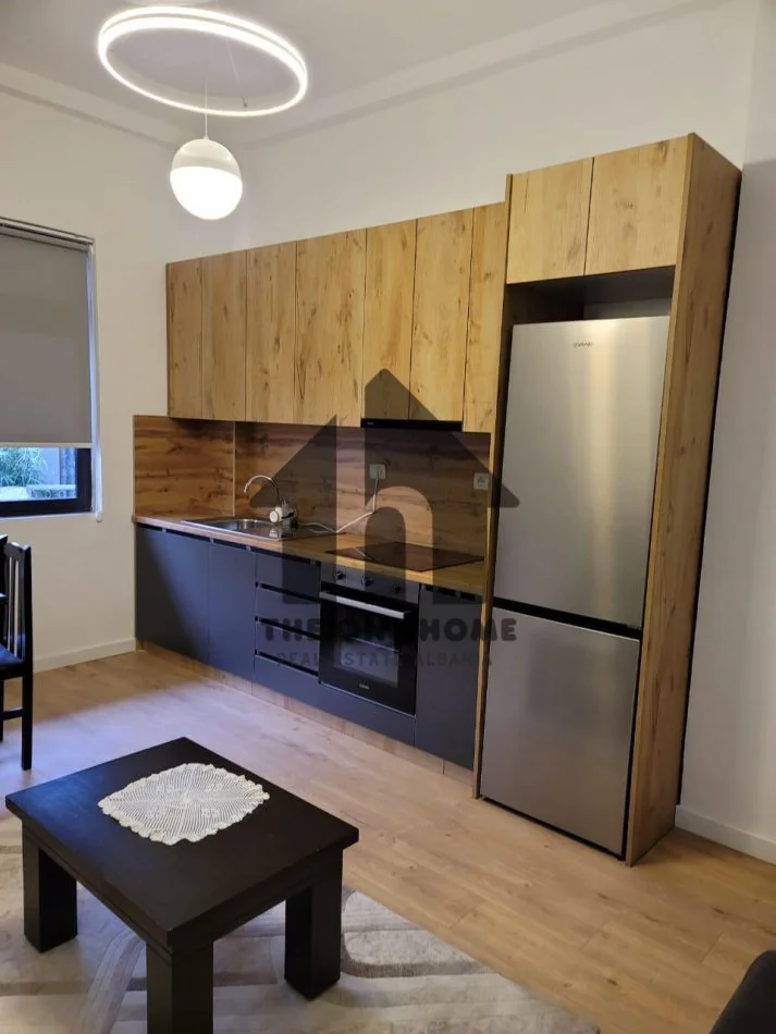 Tirane, jepet me qera apartament 1+1+Ballkon Kati 2, 80 m² 650 € (Nentekatshet)