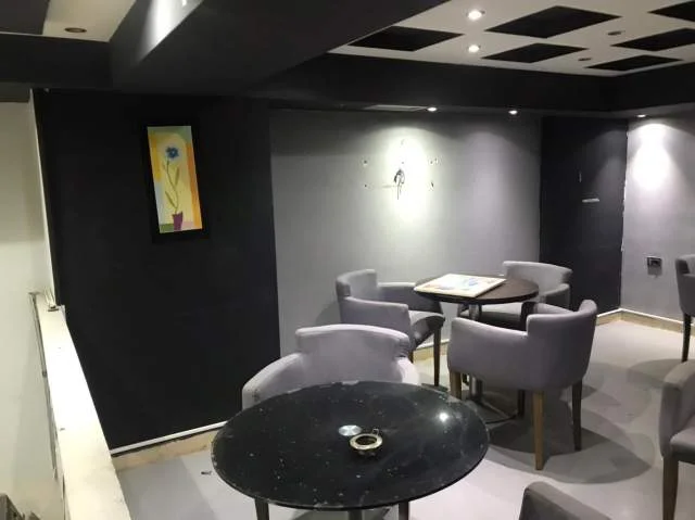 Tirane, shitet lokal Kati 0, 77 m² 150.000 Euro (Rruga e Re)