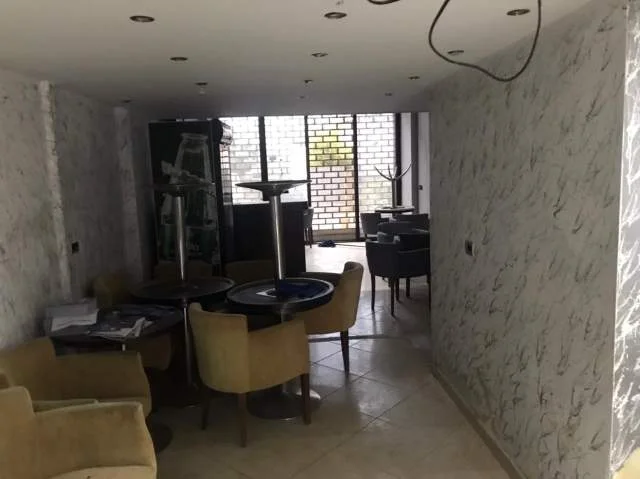 Tirane, shitet lokal Kati 0, 77 m² 150.000 Euro (Rruga e Re)