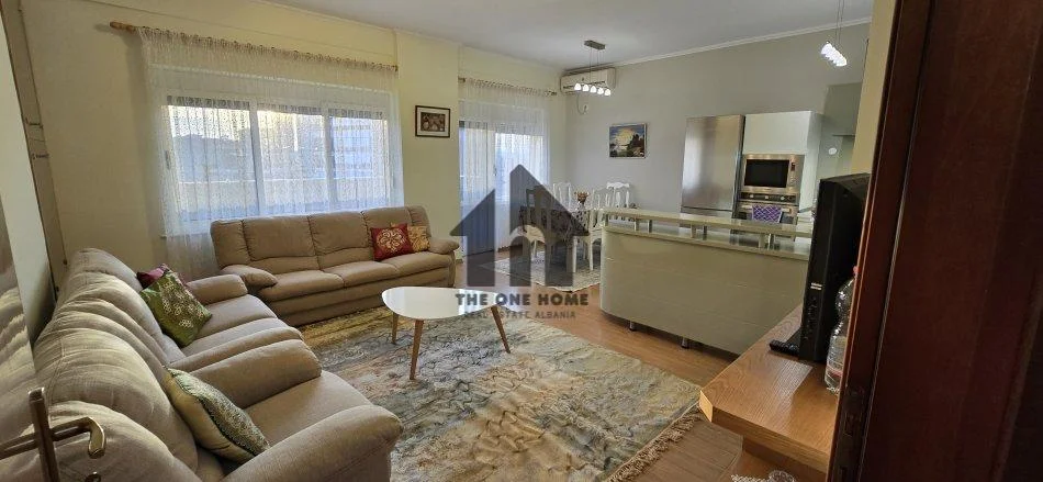Tirane, jepet me qera apartament 2+1+Ballkon Kati 6, 99 m² 750 € (Pazari i Ri)