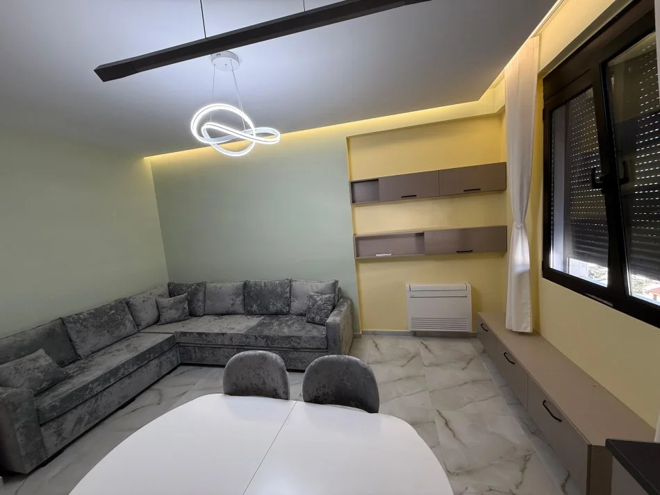 Tirane, jepet me qera apartament 1+1 Kati 2, 73 m² 600 € (KODRA DIELLIT)