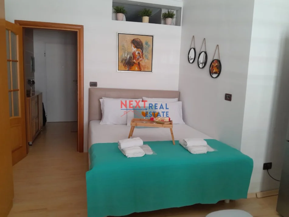 Vlore, jepet me qera garsonier 1+1+Ballkon , 40 m² 400 € (LUNGOMARE)