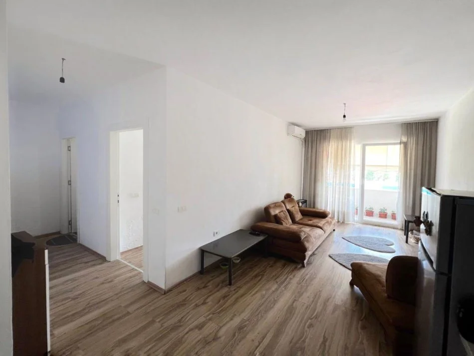 Tirane, shitet apartament 1+1 Kati 5, 60 m² 150.000 € (Rruga Robert Shvarc, Komuna e Parisit, NIKU CONSTRUCTION)